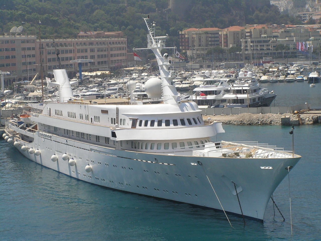 yacht atlantis ii costo